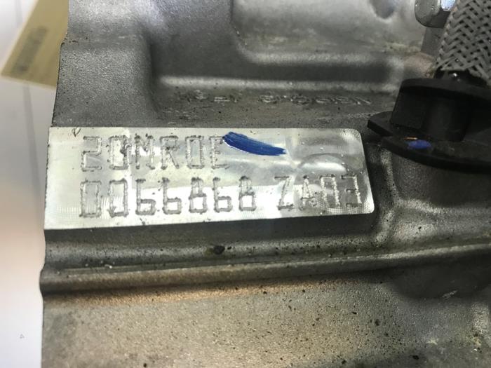Getriebe van een Peugeot 2008 (UD/UK/UR/US/UX) 1.2 Hybrid 136 2025