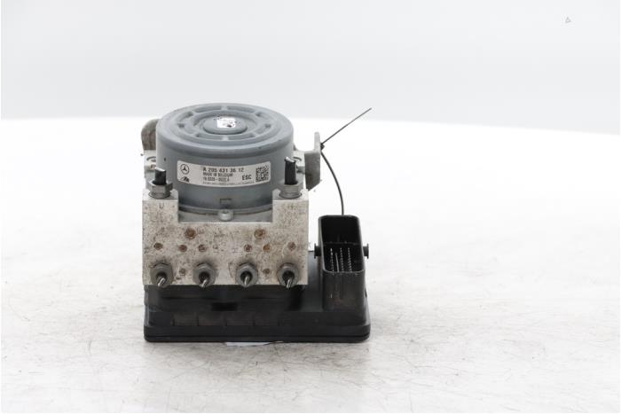 Gebrauchte ABS Pumpe Mercedes C (W205) C-180 1.6 16V Preis € 80,00 Margenregelung angeboten von Snuverink Autodemontage