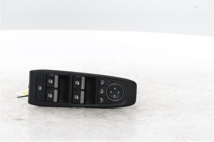Usados Interruptor combinado de ventanillas Renault Austral 1.2 TCe 130 Precio € 90,00 Norma de margen ofrecido por Snuverink Autodemontage