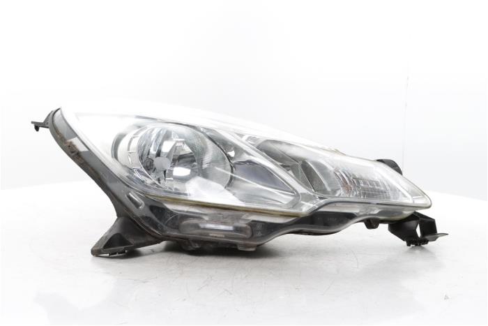 Używane Reflektor prawy Citroen C3 (SC) 1.4 16V VTi Cena € 135,00 Procedura marży oferowane przez Snuverink Autodemontage