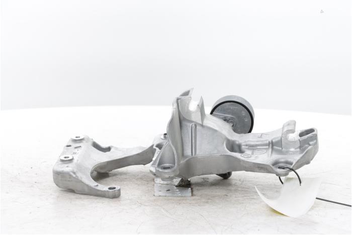 Gebrauchte Dynamostütze oben Peugeot 2008 (UD/UK/UR/US/UX) 1.2 Hybrid 136 Preis auf Anfrage angeboten von Snuverink Autodemontage