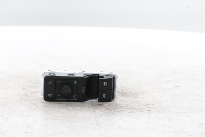 Usados Interruptor combinado de ventanillas Volkswagen ID.4 (E21) Performance 77 kWh Precio € 48,40 IVA incluido ofrecido por Snuverink Autodemontage