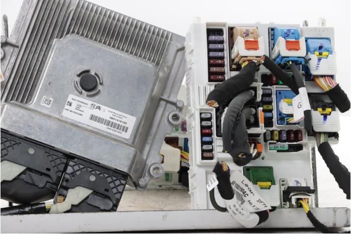 Used Engine management computer Citroen C5 X (NC/ND) 1.2 e-THP PureTech 130 Price € 350,00 Margin scheme offered by Snuverink Autodemontage
