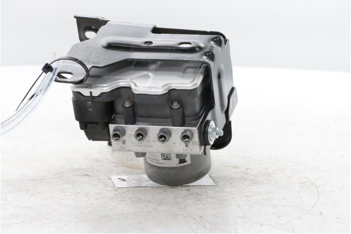 Begagnade ABS-pump Peugeot 308 SW (F4/FC/FN/FR) 1.6 16V HYbrid 180 e-EAT8 Pris € 726,00 Inklusive moms erbjuds av Snuverink Autodemontage