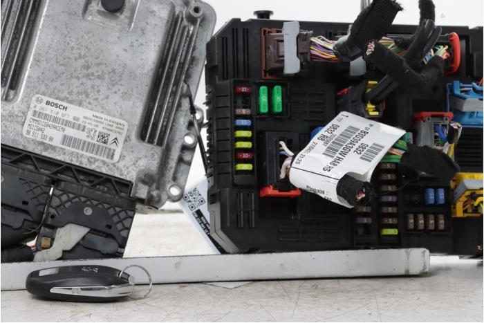 Used Engine management computer Peugeot 508 SW (F4/FC/FJ/FR) 1.6 16V Sport Engineered Hybrid4 360 Price € 423,50 Inclusive VAT offered by Snuverink Autodemontage