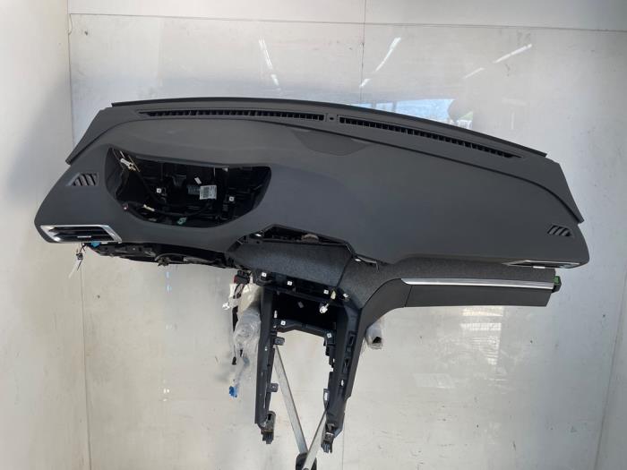 Używane Panel Peugeot 3008 II (M4/MC/MJ/MR) 1.2 12V e-THP PureTech 130 Cena € 500,00 Procedura marży oferowane przez Snuverink Autodemontage