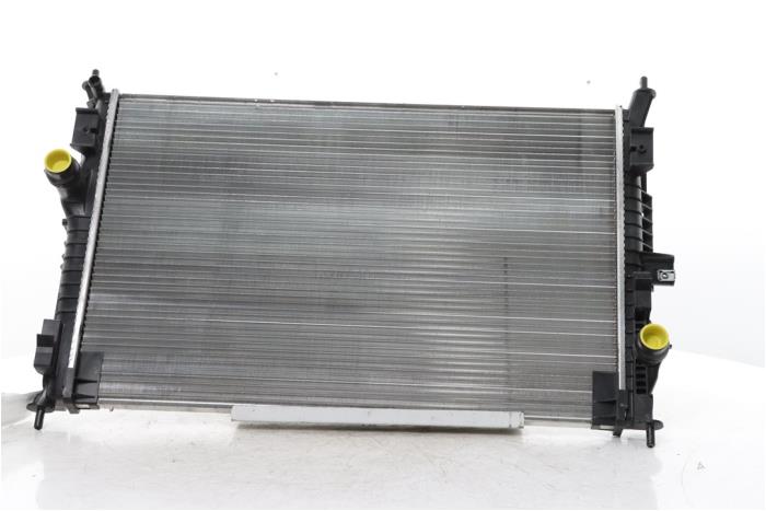 Gebrauchte Kühler Peugeot 3008 II (M4/MC/MJ/MR) 1.2 12V e-THP PureTech 130 Preis € 100,00 Margenregelung angeboten von Snuverink Autodemontage