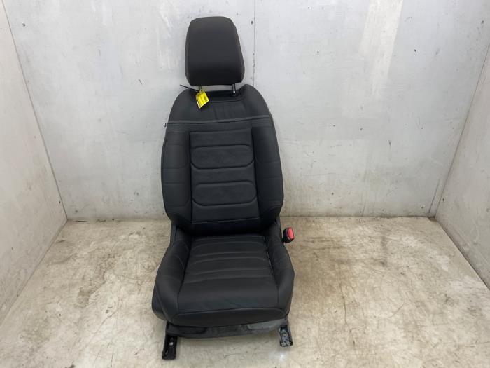 Używane Fotel prawy Citroen C5 X (NC/ND) 1.2 e-THP PureTech 130 Cena € 150,00 Procedura marży oferowane przez Snuverink Autodemontage