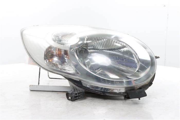 Używane Reflektor prawy Citroen C1 1.0 12V Cena € 85,00 Procedura marży oferowane przez Snuverink Autodemontage