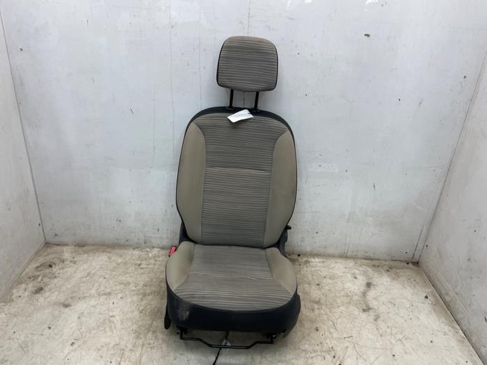 Używane Fotel lewy Renault Kangoo/Grand Kangoo (KW) 1.6 16V Cena € 175,00 Procedura marży oferowane przez Snuverink Autodemontage