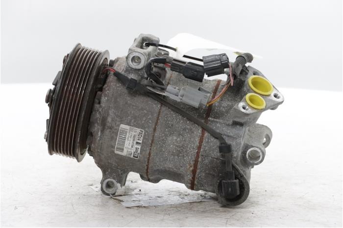 Usagé Pompe clim Renault Megane IV Estate (RFBK) 1.3 TCE 140 16V Prix € 75,00 Règlement à la marge proposé par Snuverink Autodemontage