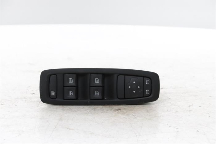 Usados Interruptor combinado de ventanillas Renault Megane IV Estate (RFBK) 1.3 TCE 140 16V Precio € 90,00 Norma de margen ofrecido por Snuverink Autodemontage