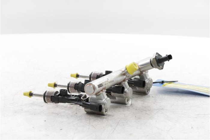 Système d'injection d'un Peugeot 408 1.2 12V Hybrid 136 2024