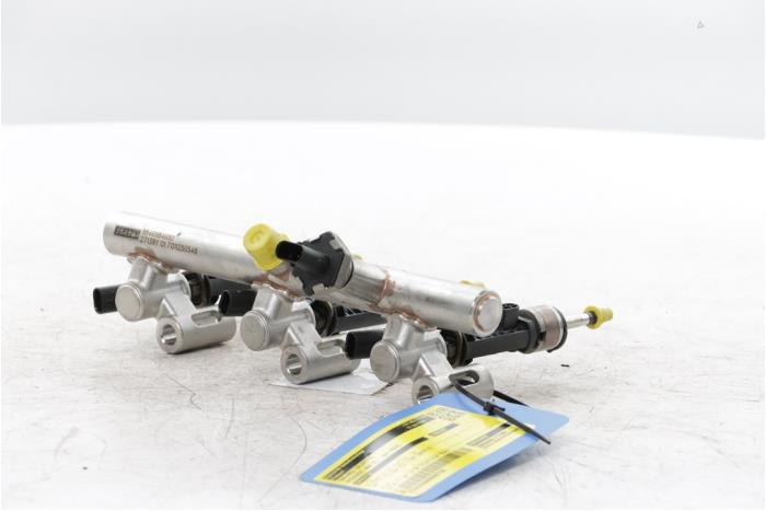 Système d'injection d'un Peugeot 408 1.2 12V Hybrid 136 2024