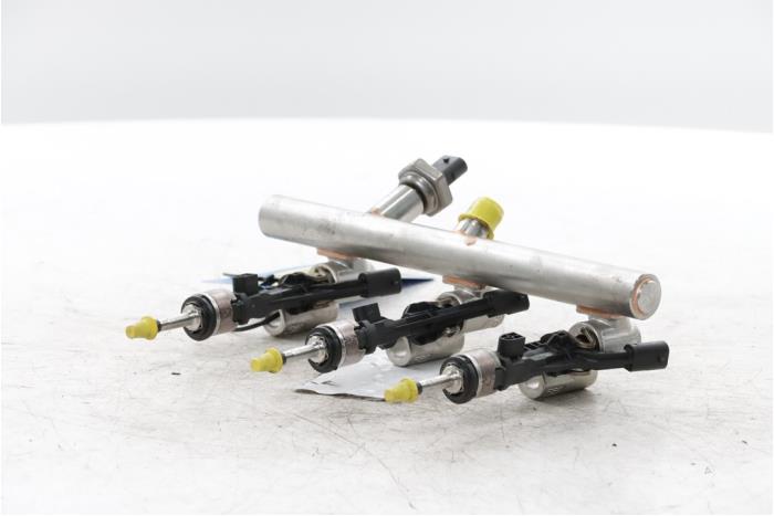 Système d'injection d'un Peugeot 408 1.2 12V Hybrid 136 2024