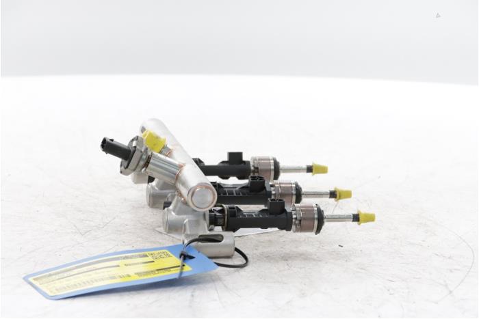 Système d'injection d'un Peugeot 408 1.2 12V Hybrid 136 2024