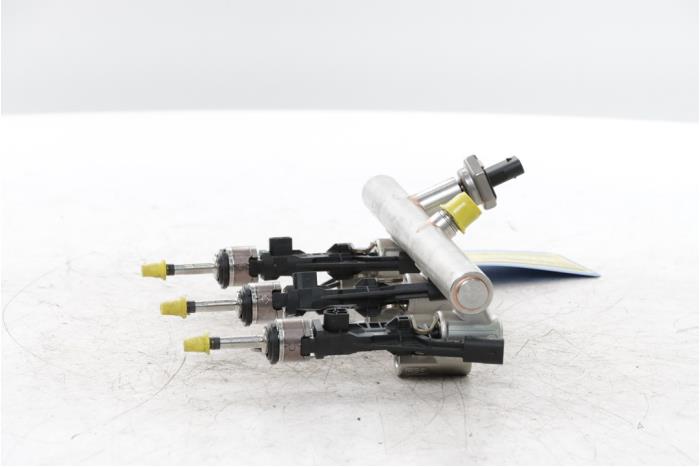 Système d'injection d'un Peugeot 408 1.2 12V Hybrid 136 2024