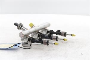 Système d'injection d'un Peugeot 408 1.2 12V Hybrid 136 2024
