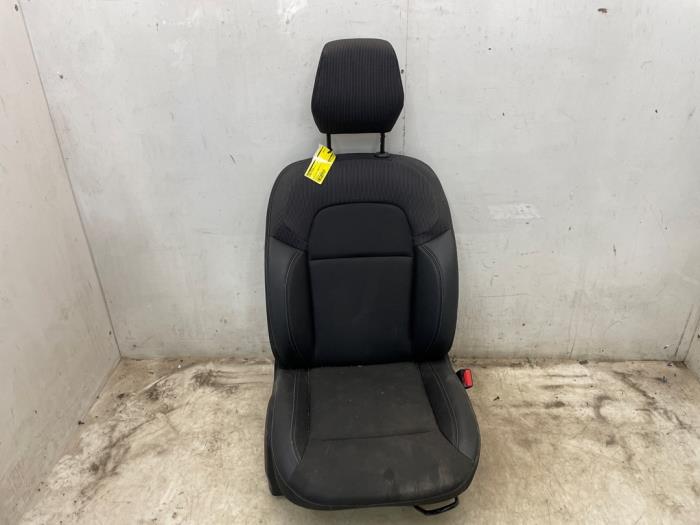 Używane Fotel prawy Renault Express 1.5 dCi 95 Cena € 181,50 Z VAT oferowane przez Snuverink Autodemontage
