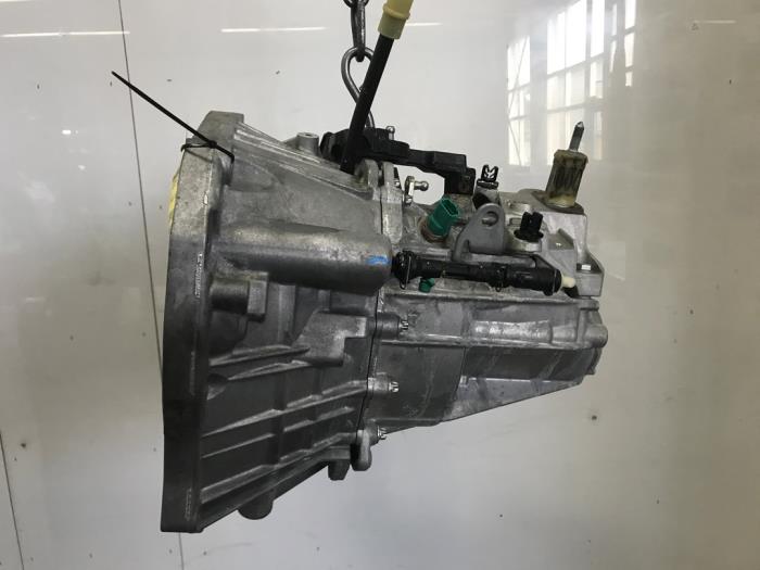 Used Gearbox Dacia Duster (DJF) 1.2 TCE 130 12V Mild Hybrid 4x2 Price on request offered by Snuverink Autodemontage