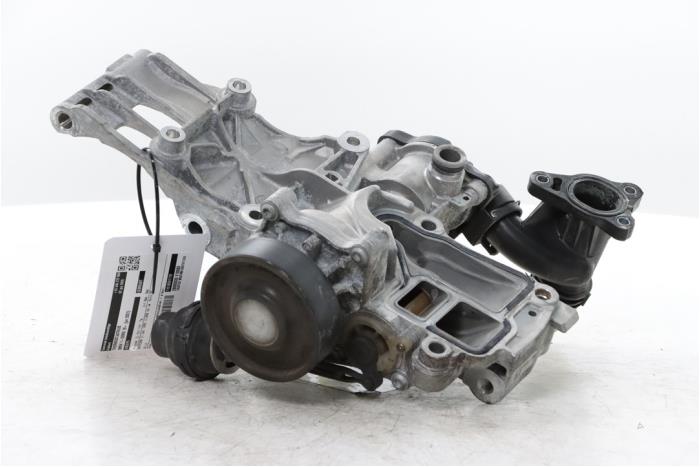 Gebrauchte Thermostatgehäuse BMW 1 serie (F40) 118d 2.0 16V Preis € 105,00 Margenregelung angeboten von Snuverink Autodemontage
