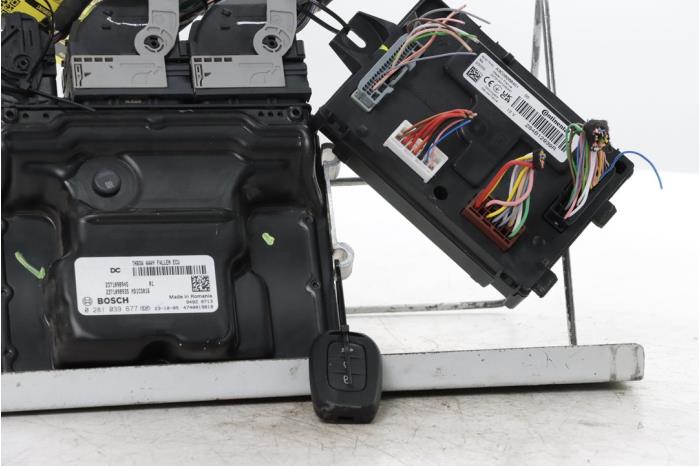 Used Engine management computer Renault Express 1.5 dCi 95 Price € 296,45 Inclusive VAT offered by Snuverink Autodemontage