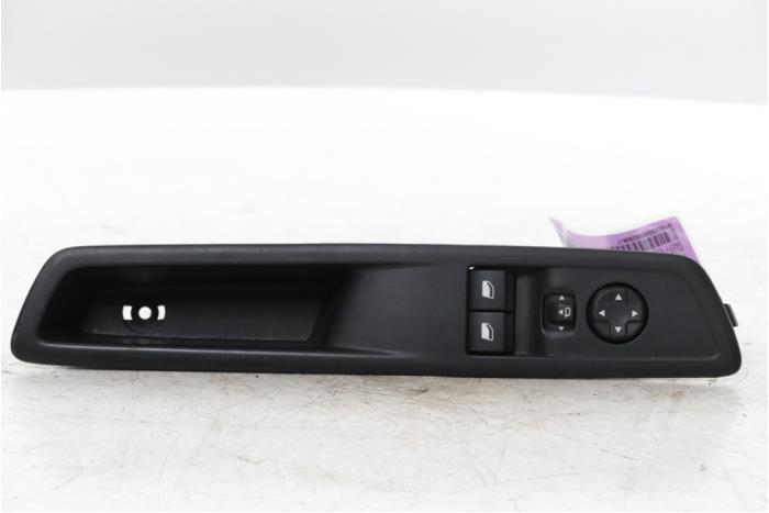 Usados Interruptor combinado de ventanillas Fiat Scudo 2.0 Multijet 145 Precio € 54,45 IVA incluido ofrecido por Snuverink Autodemontage