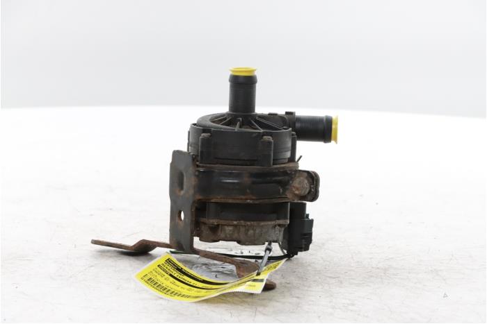 Usagé Pompe à eau Renault Express 1.5 dCi 95 Prix € 127,05 Prix TTC proposé par Snuverink Autodemontage