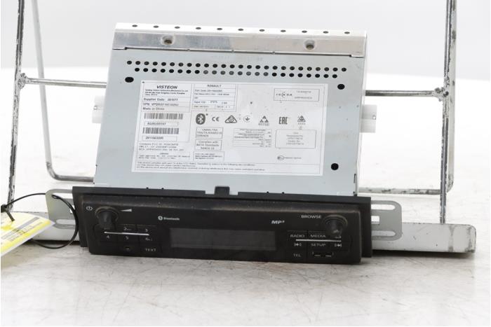 Gebrauchte Radio Renault Express 1.5 dCi 95 Preis € 453,75 Mit Mehrwertsteuer angeboten von Snuverink Autodemontage