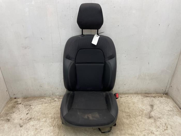 Używane Fotel prawy Renault Express 1.5 dCi 95 Cena € 181,50 Z VAT oferowane przez Snuverink Autodemontage