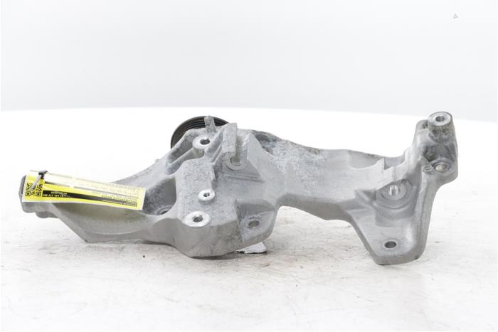 Usagé Support dynamo haut Peugeot 508 SW (F4/FC/FJ/FR) 1.6 16V Sport Engineered Hybrid4 360 Prix sur demande proposé par Snuverink Autodemontage