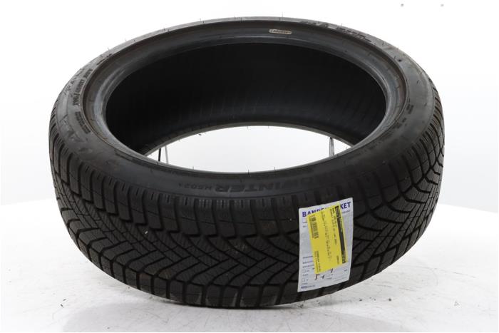 Używane Opona zimowa Renault Clio V (RJAB) 1.0 TCe 90 12V Cena € 24,98 Procedura marży oferowane przez Snuverink Autodemontage