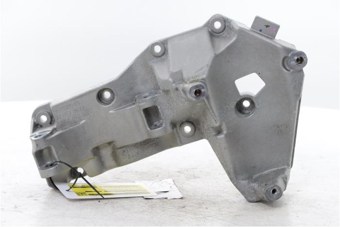 Used Alternator upper bracket BMW 2 serie Active Tourer (F45) 225xe iPerformance 1.5 TwinPower Turbo 12V Price on request offered by Snuverink Autodemontage