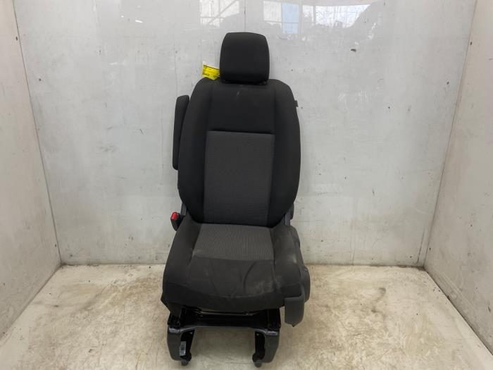 Używane Fotel lewy Fiat Scudo 2.0 Multijet 145 Cena € 211,75 Z VAT oferowane przez Snuverink Autodemontage