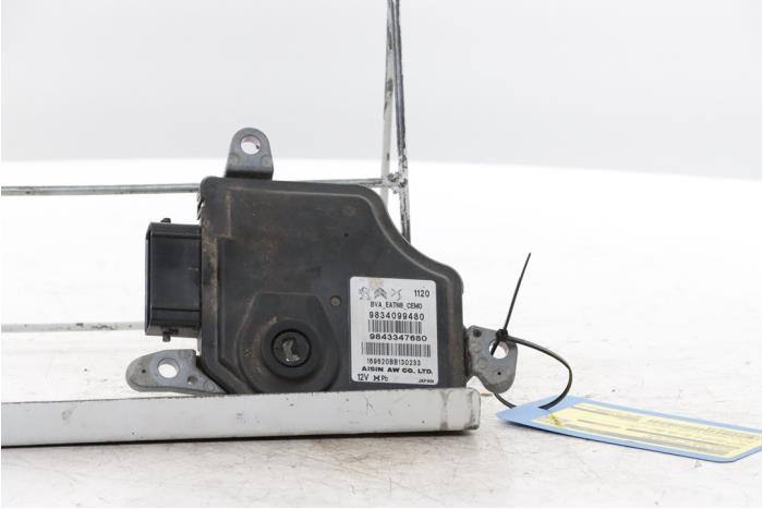 Used Automatic gearbox computer Peugeot 3008 II (M4/MC/MJ/MR) 1.6 16V HYbrid 225 Price € 242,00 Inclusive VAT offered by Snuverink Autodemontage