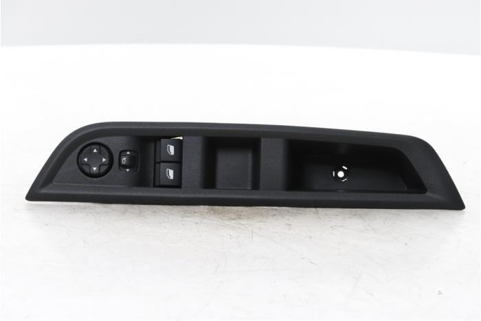Usados Interruptor combinado de ventanillas Citroen C3 (CB/CC) ë-C3 Comfort Range 44 kWh Precio € 108,90 IVA incluido ofrecido por Snuverink Autodemontage