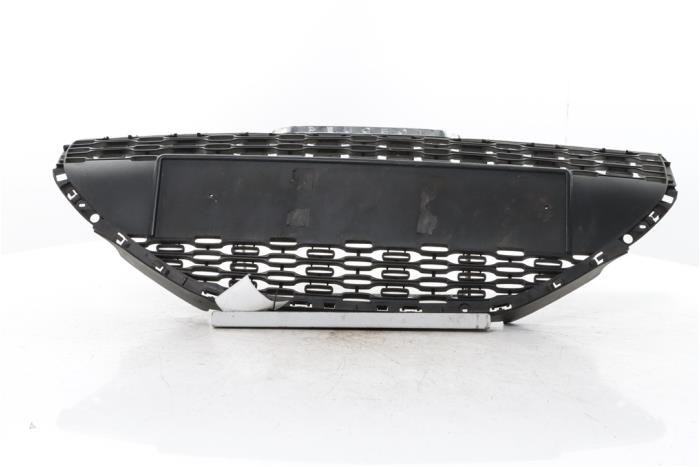 Używane Grill Peugeot 208 I (CA/CC/CK/CL) 1.2 Vti 12V PureTech 82 Cena na żądanie oferowane przez Snuverink Autodemontage
