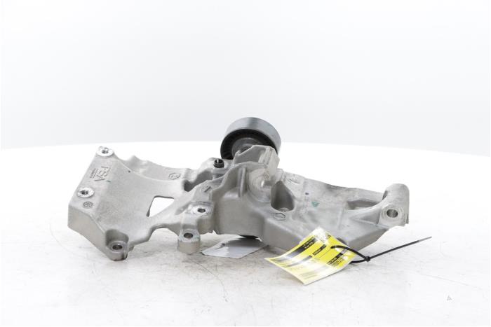 Gebrauchte Dynamostütze oben Citroen C3 (CB/CC) 1.2 PureTech 100 Preis € 35,00 Margenregelung angeboten von Snuverink Autodemontage