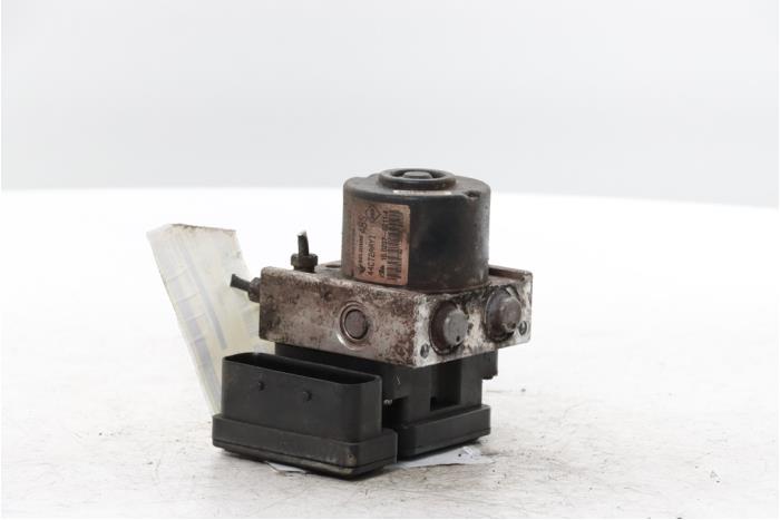 Begagnade ABS-pump Renault Twingo II (CN) 1.2 16V Pris € 60,00 Marginaltabell erbjuds av Snuverink Autodemontage