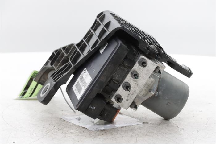 ABS-pump från en Opel Vivaro 2.0 Diesel 145 2024