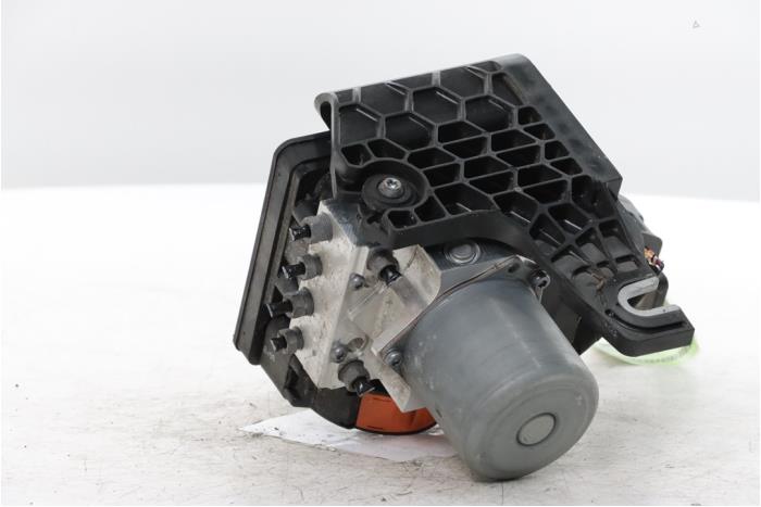 ABS-pump från en Opel Vivaro 2.0 Diesel 145 2024