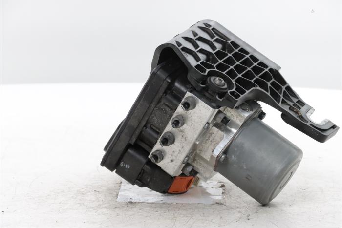 ABS-pump från en Opel Vivaro 2.0 Diesel 145 2024