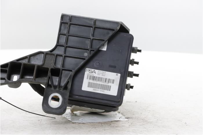 Gebrauchte ABS Pumpe Opel Vivaro 2.0 Diesel 145 Preis € 699,38 Mit Mehrwertsteuer angeboten von Snuverink Autodemontage