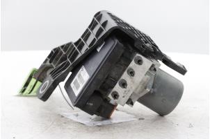 ABS-pump från en Opel Vivaro 2.0 Diesel 145 2024