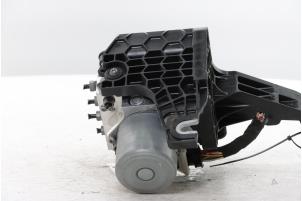 ABS-pump från en Opel Vivaro 2.0 Diesel 145 2024