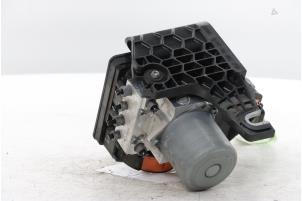 ABS-pump från en Opel Vivaro 2.0 Diesel 145 2024