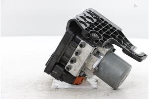 ABS-pump från en Opel Vivaro 2.0 Diesel 145 2024