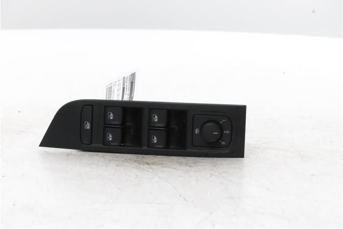 Usados Interruptor combinado de ventanillas Skoda Kamiq 1.0 TSI 12V Precio € 108,90 IVA incluido ofrecido por Snuverink Autodemontage
