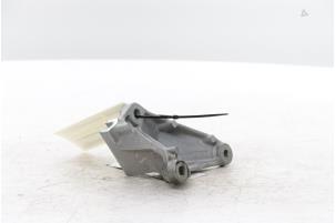 Support dynamo haut d'un Renault Kangoo Express (RFK) 1.3 TCE 100 16V 2023