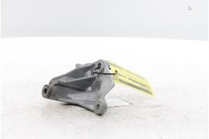 Support dynamo haut d'un Renault Kangoo Express (RFK) 1.3 TCE 100 16V 2023